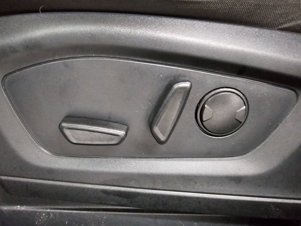Used 2023 Ford Explorer XLT AWD/4WD image 14