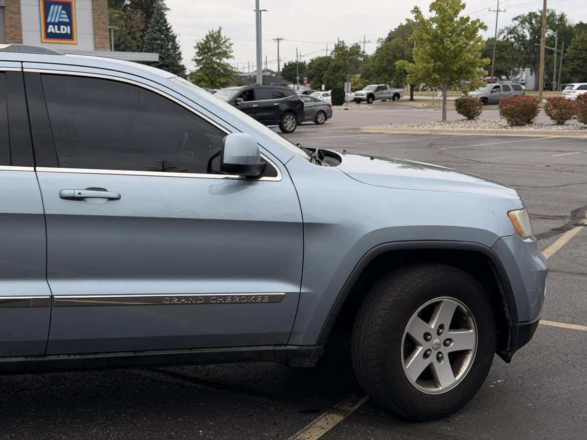 Used 2012 Jeep Grand Cherokee Laredo w/ Laredo E Group RWD image 3