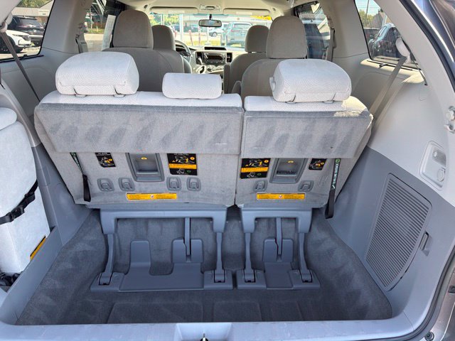 Used 2014 Toyota Sienna LE FWD image 34
