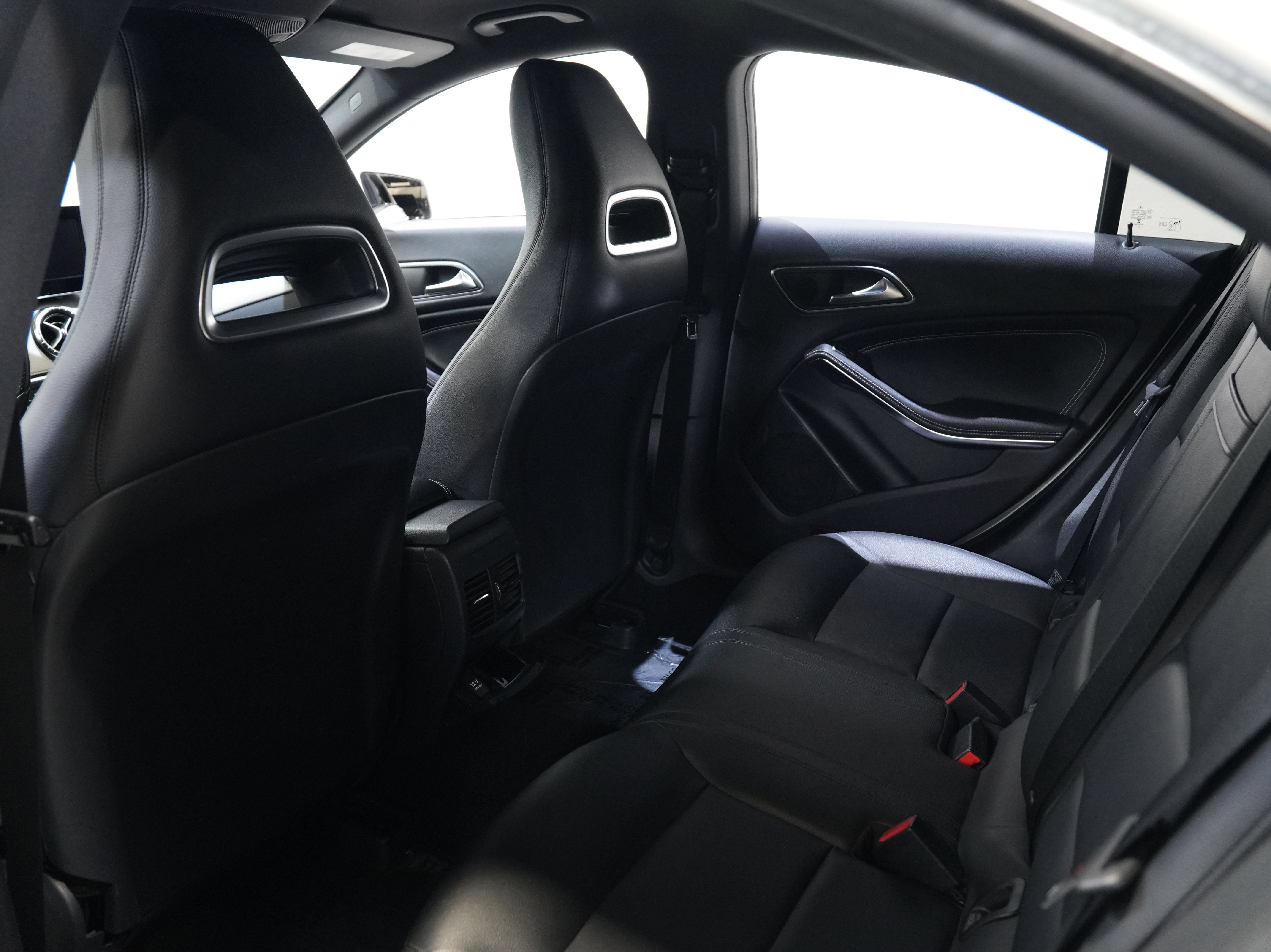 Used 2015 Mercedes-Benz CLA 250 image 36