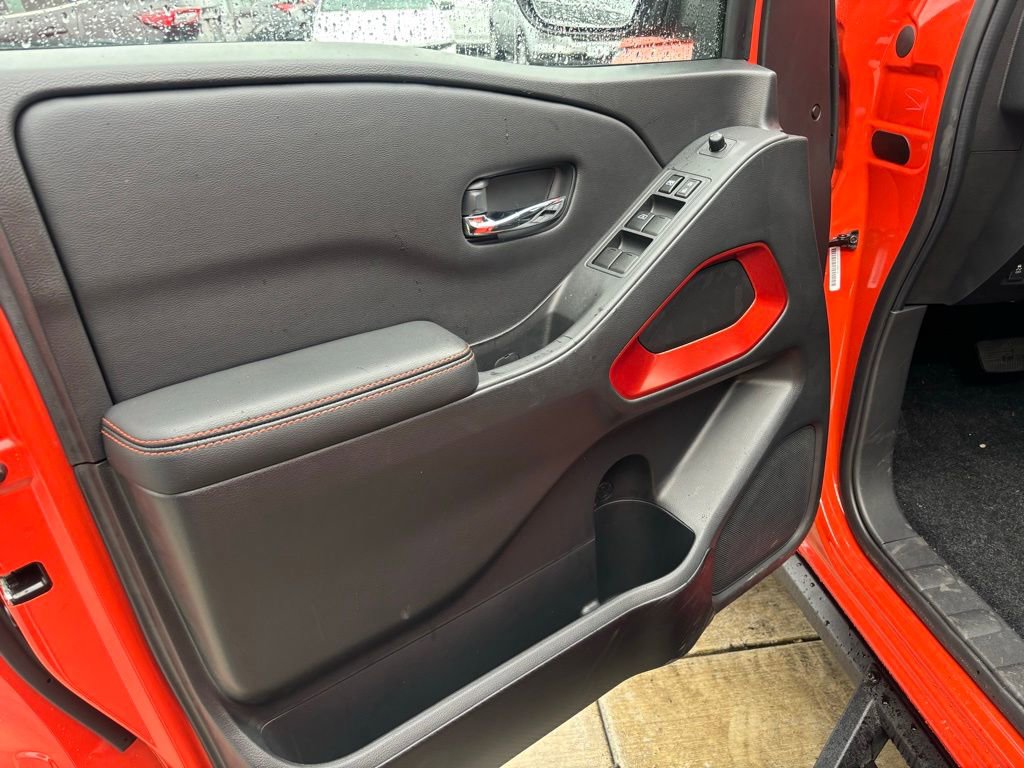 Used 2025 Nissan Frontier PRO-4X w/ Interior Protection Package image 8