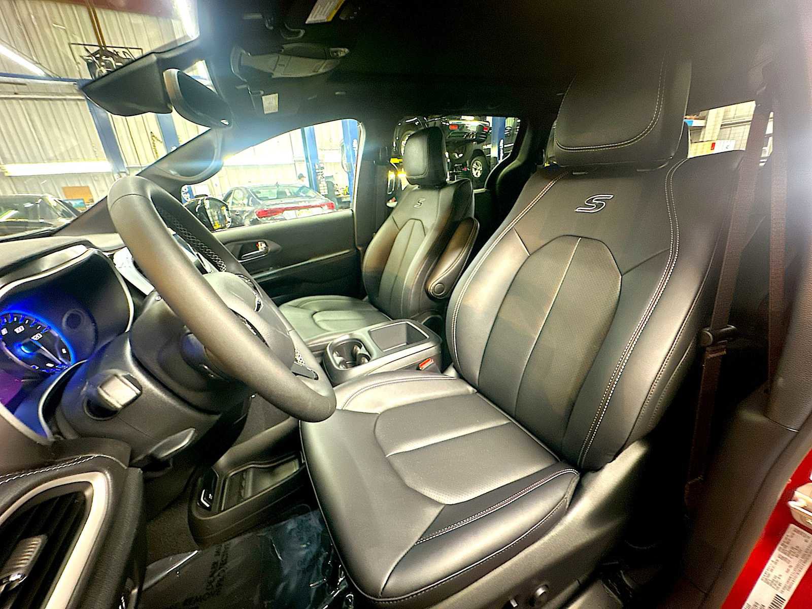 New 2026 Chrysler Pacifica Select w/ S Appearance Package image 13