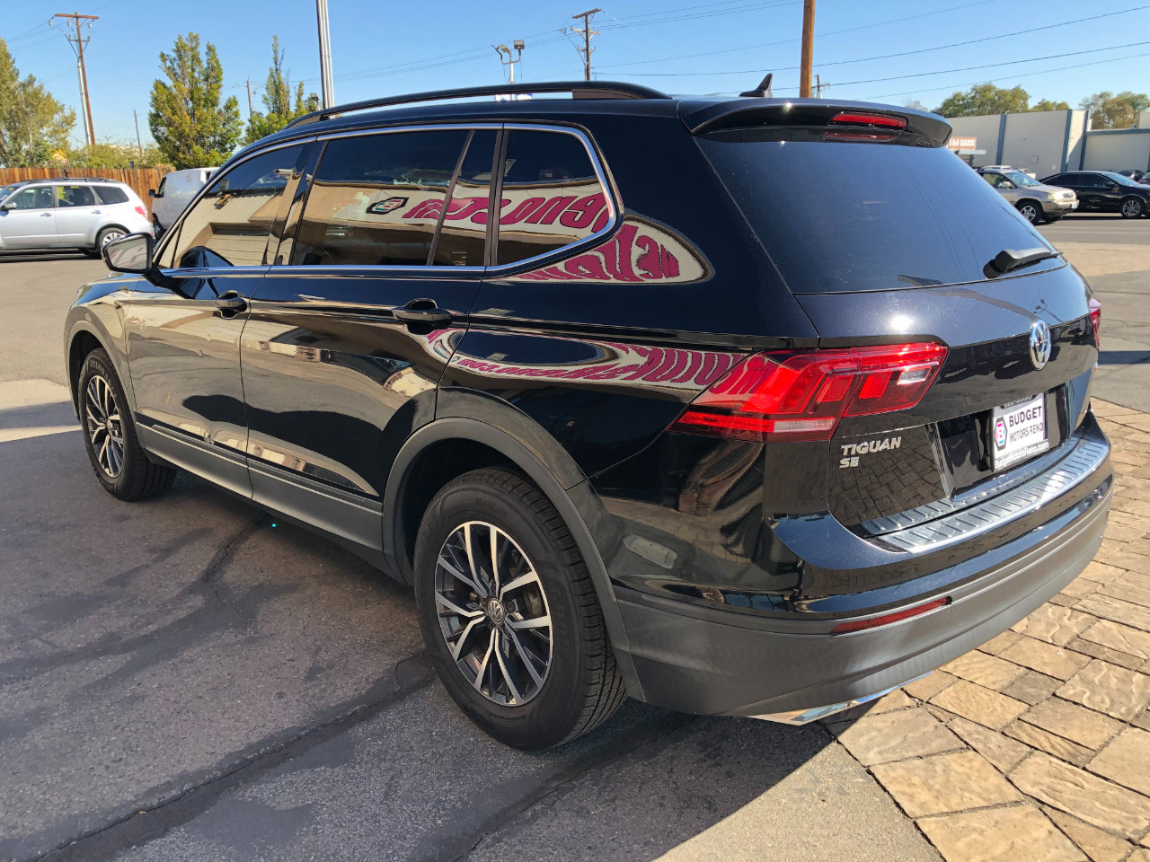 Used 2019 Volkswagen Tiguan SE w/ Panoramic Sunroof Package image 4
