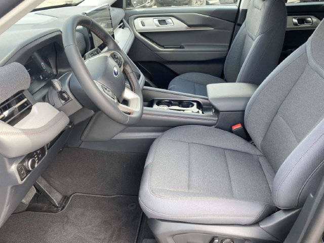 New 2026 Ford Explorer Active RWD image 6