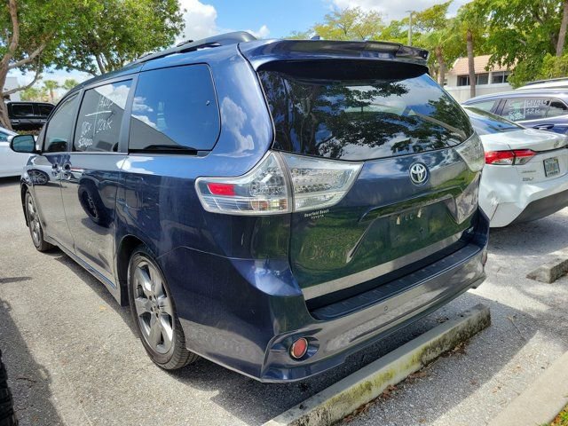 Used 2019 Toyota Sienna SE w/ SE Preferred Package FWD image 4