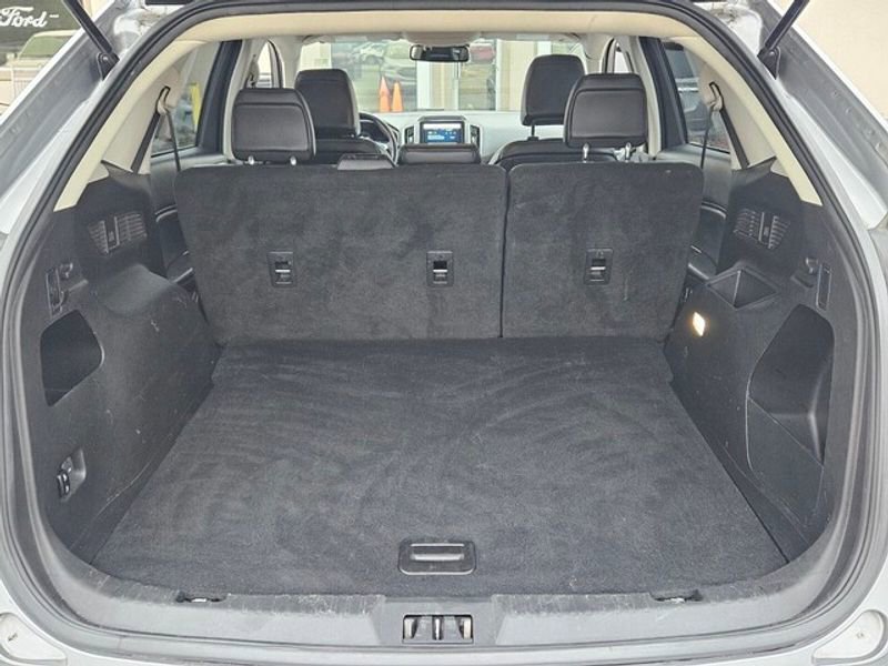 Used 2023 Ford Edge SEL image 14