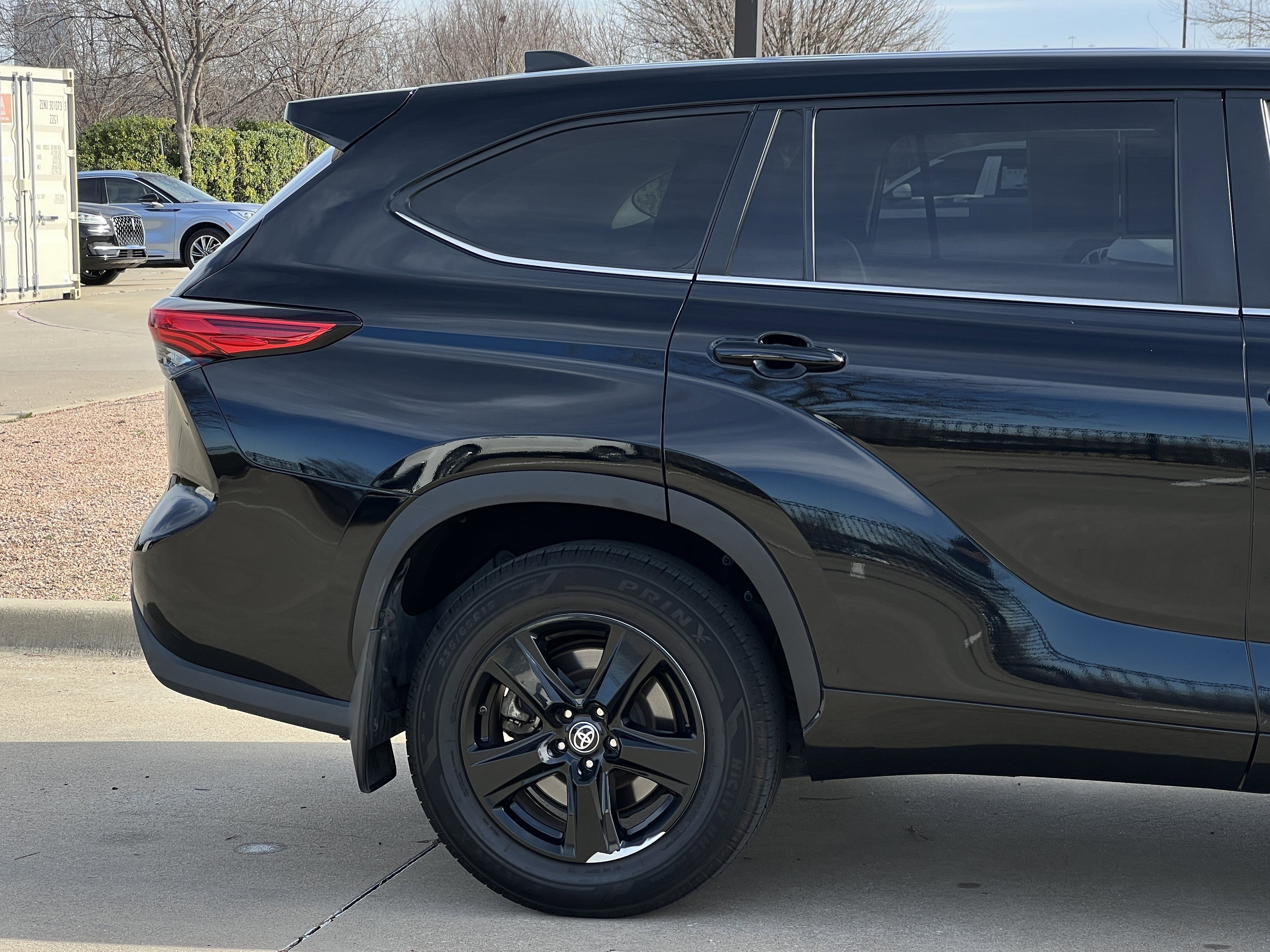 Used 2023 Toyota Highlander L image 11