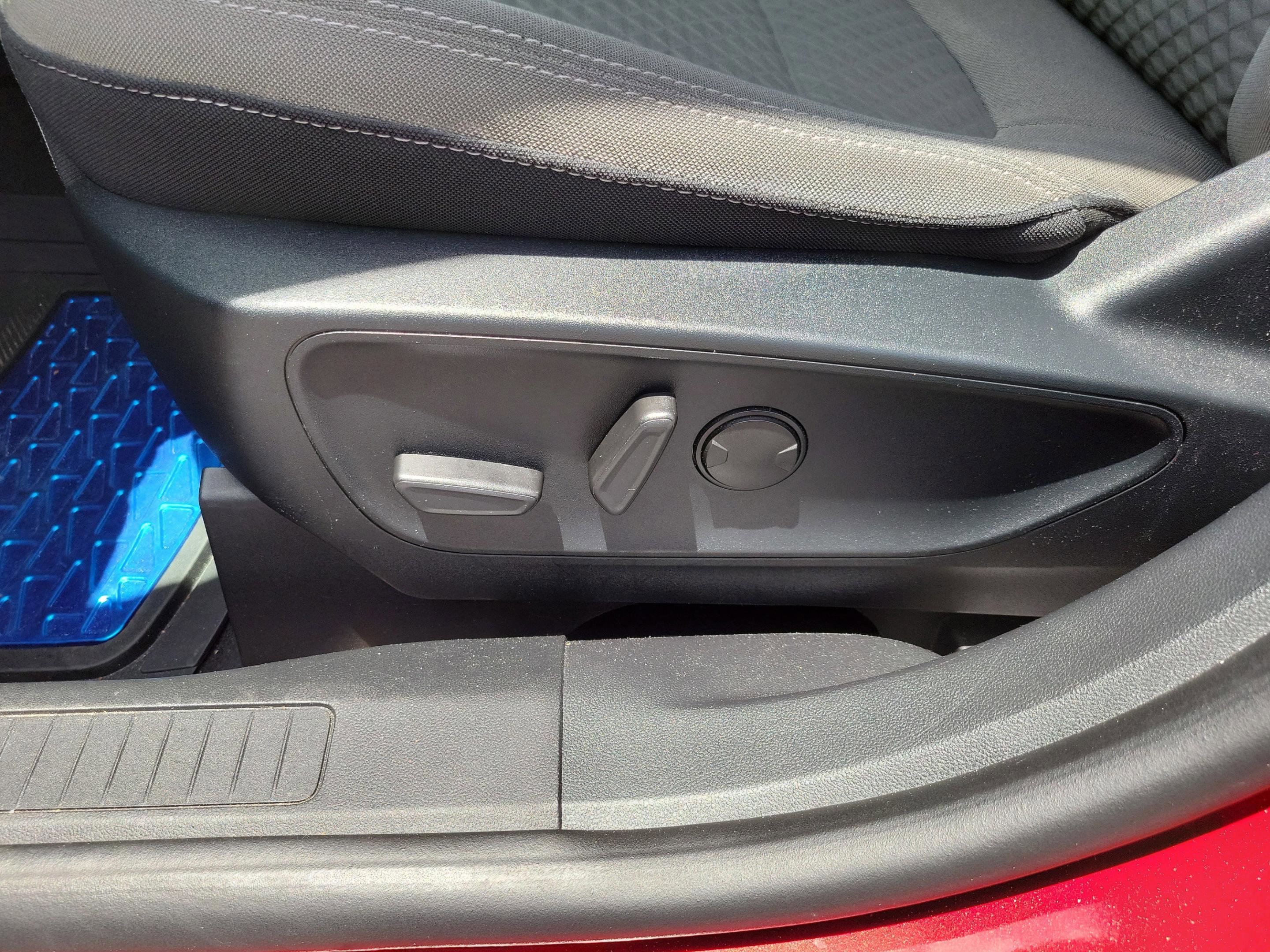 Used 2021 Ford Escape SE w/ Convenience Package FWD image 18