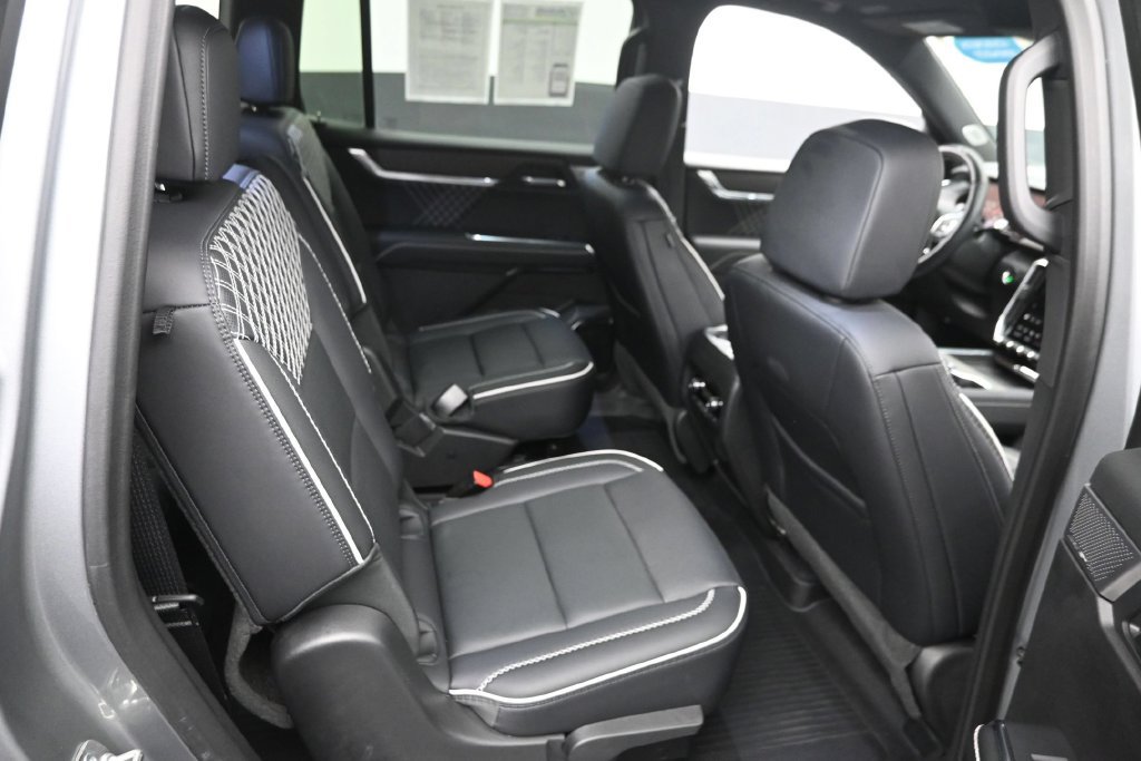 Used 2025 GMC Acadia Denali w/ Super Cruise Package AWD/4WD image 10