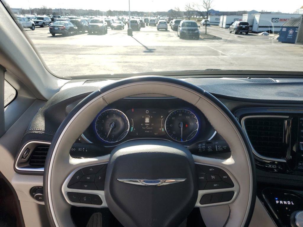 Used 2018 Chrysler Pacifica Limited image 13