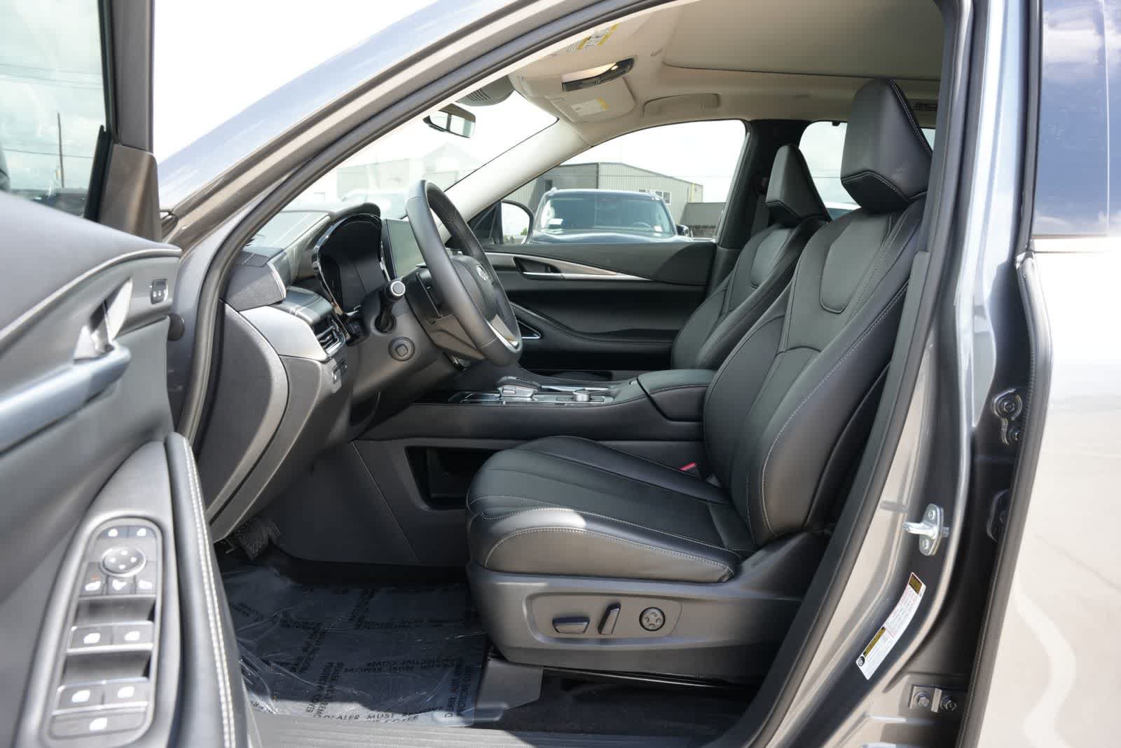 Certified 2026 INFINITI QX60 Luxe w/ Cargo Package AWD/4WD image 17