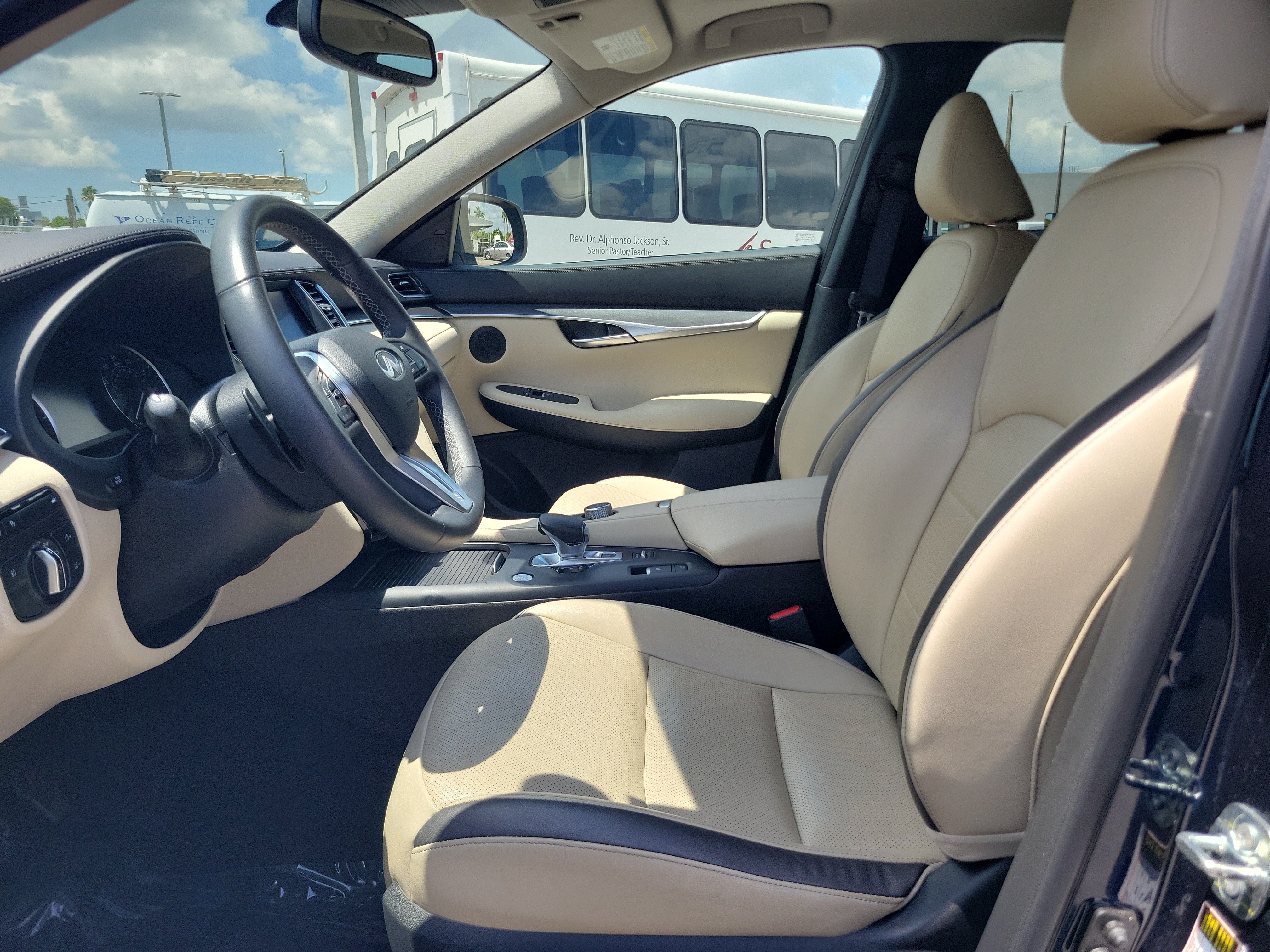 Used 2022 INFINITI QX50 Luxe FWD image 11