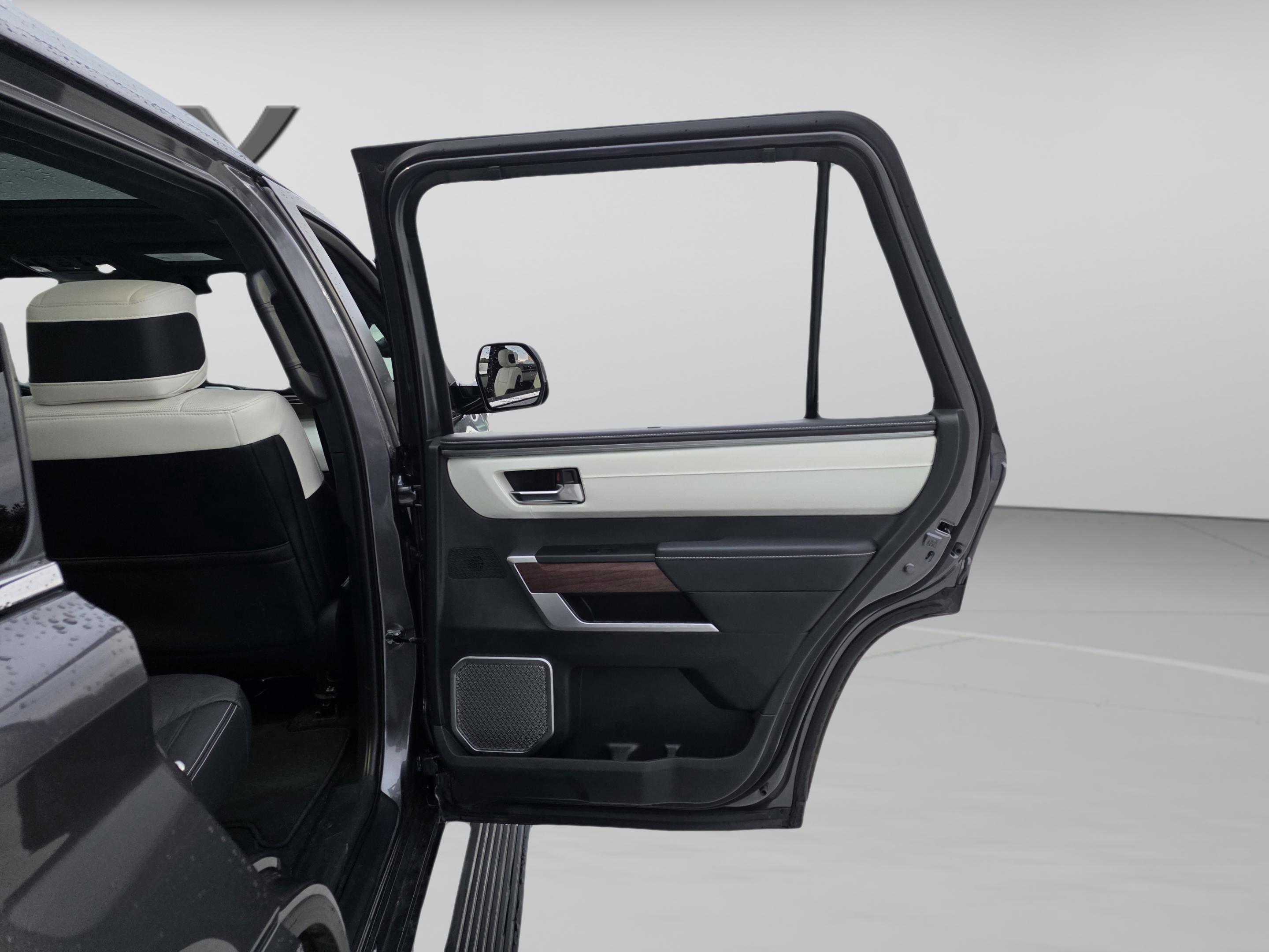 Used 2025 Toyota Sequoia Capstone image 23