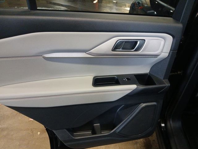 Used 2025 Ford Explorer Active w/ Active Comfort Package image 38