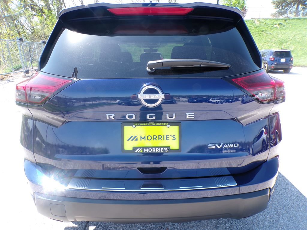 Used 2024 Nissan Rogue SV w/ SV Premium Package image 3