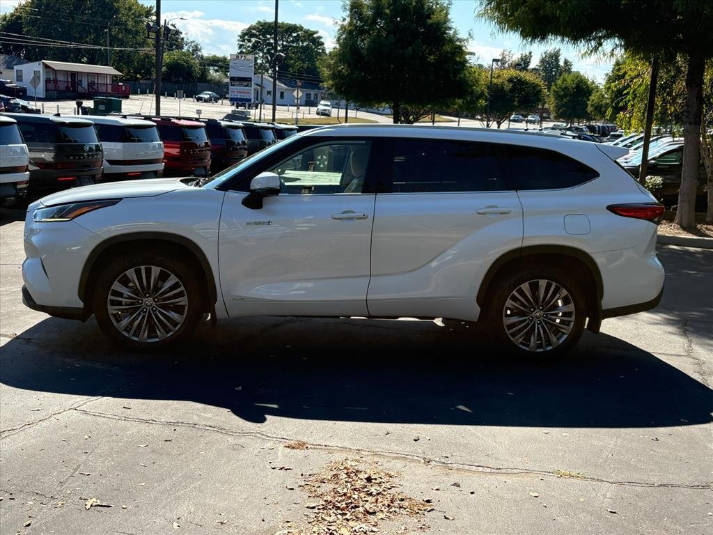 Used 2020 Toyota Highlander Platinum AWD/4WD image 3