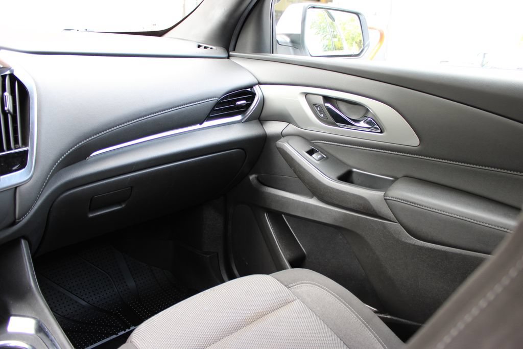 Used 2022 Chevrolet Traverse LT FWD image 43