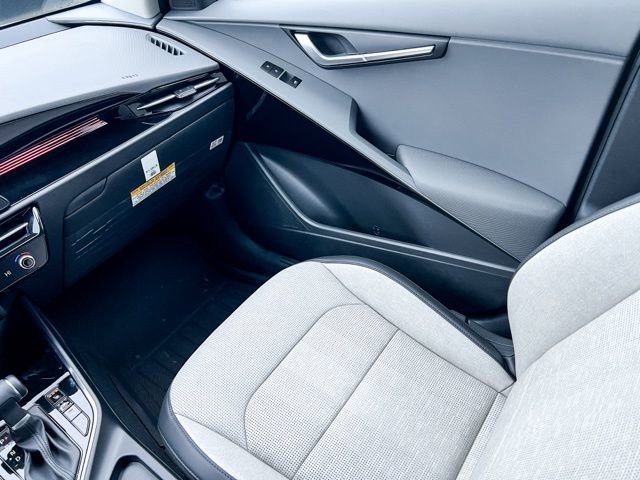 New 2025 Kia Niro SX image 8