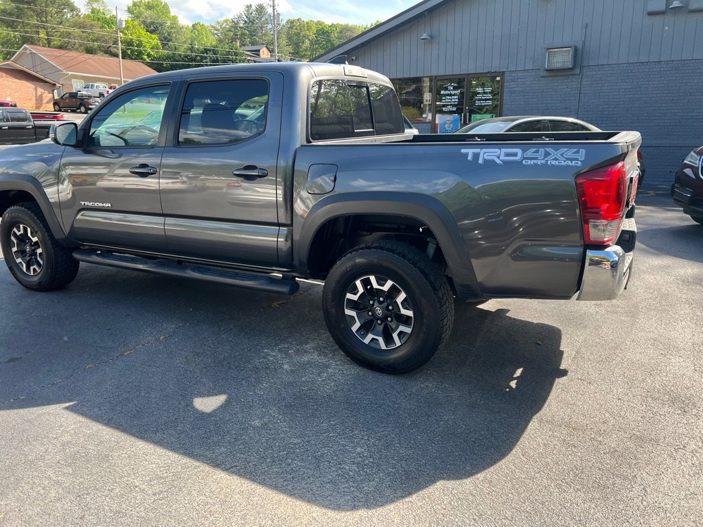 Used 2017 Toyota Tacoma TRD Off-Road image 26