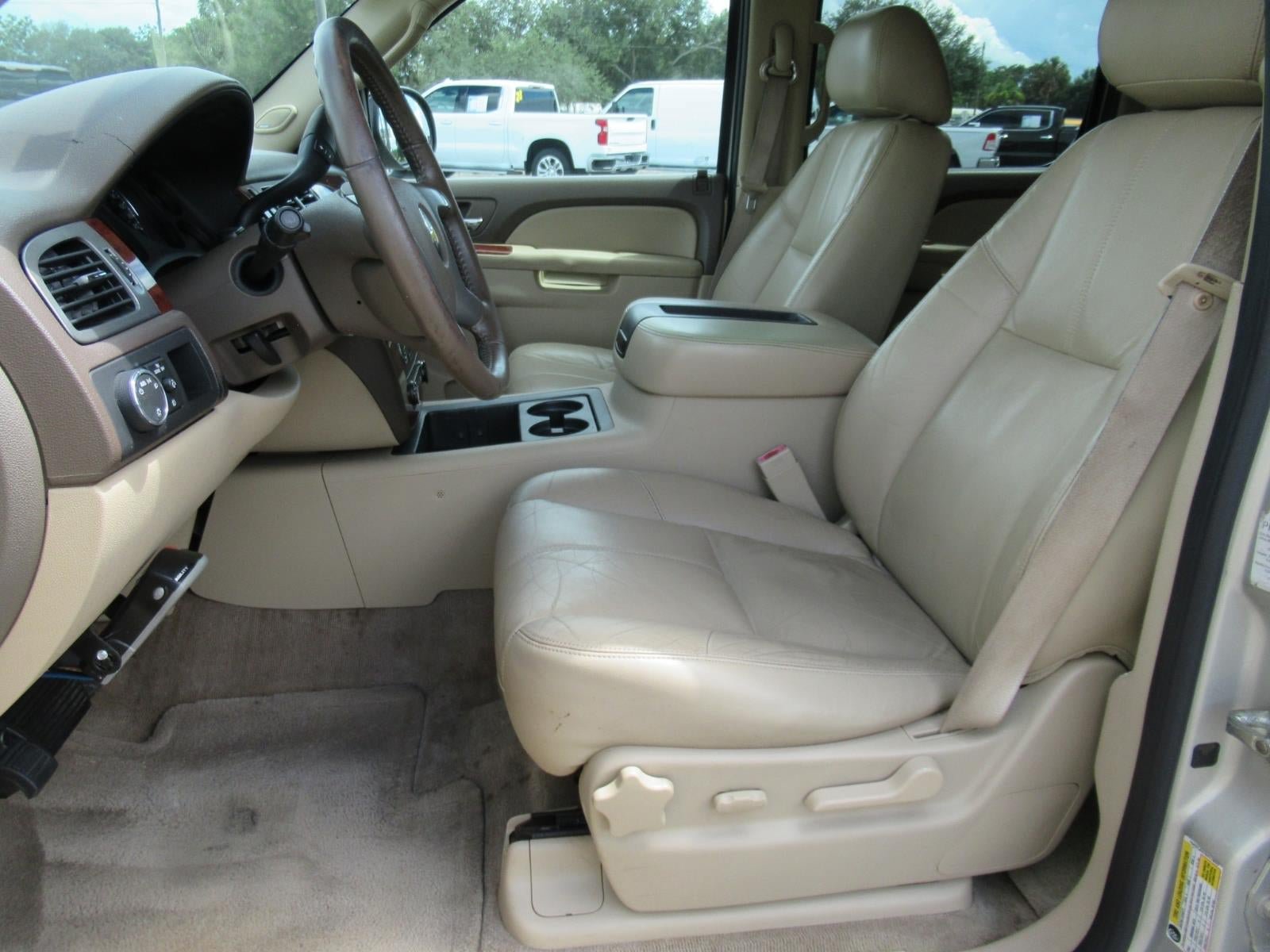 Used 2011 Chevrolet Suburban LT RWD image 18