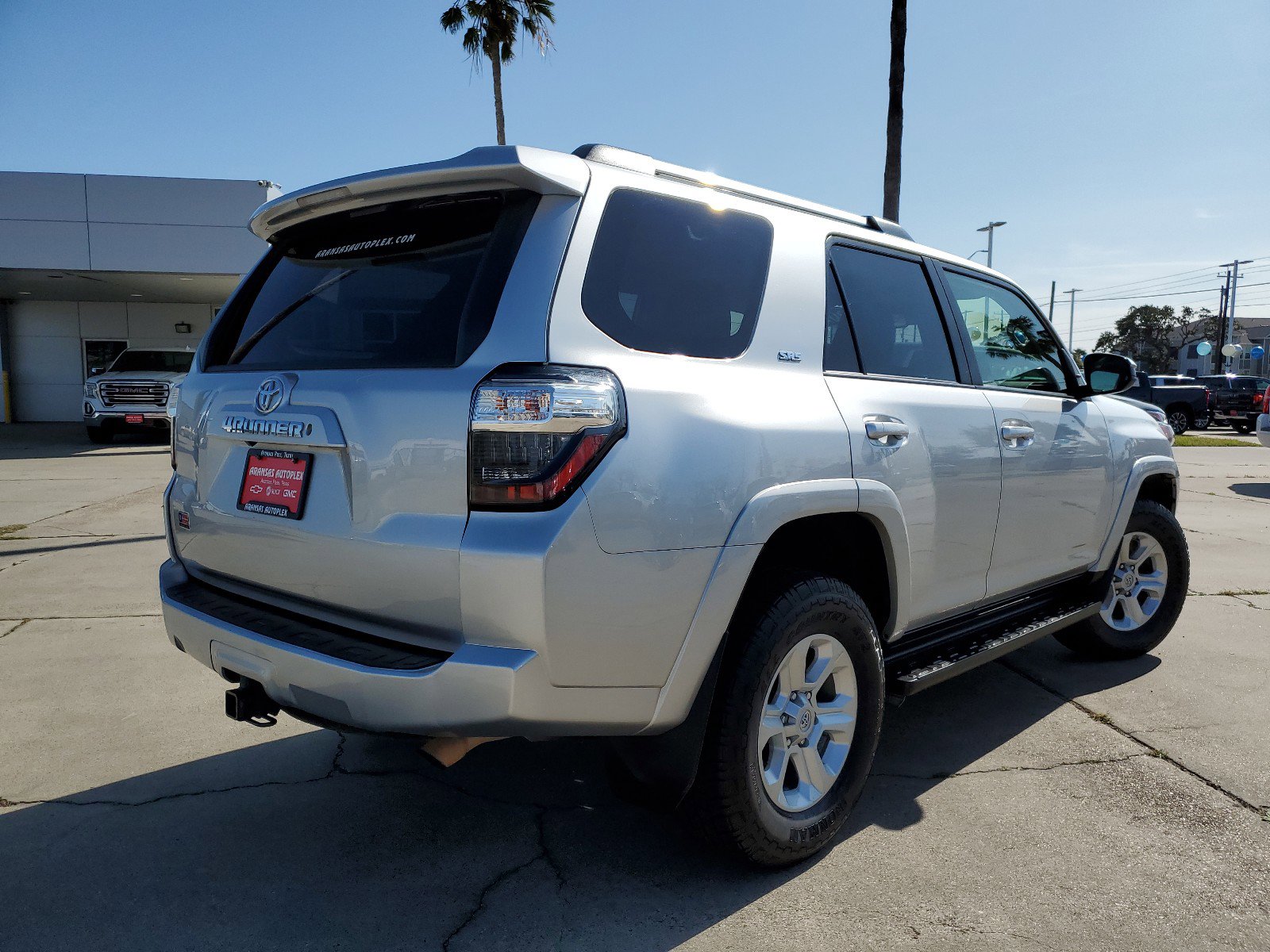 Used 2020 Toyota 4Runner SR5 AWD/4WD image 5