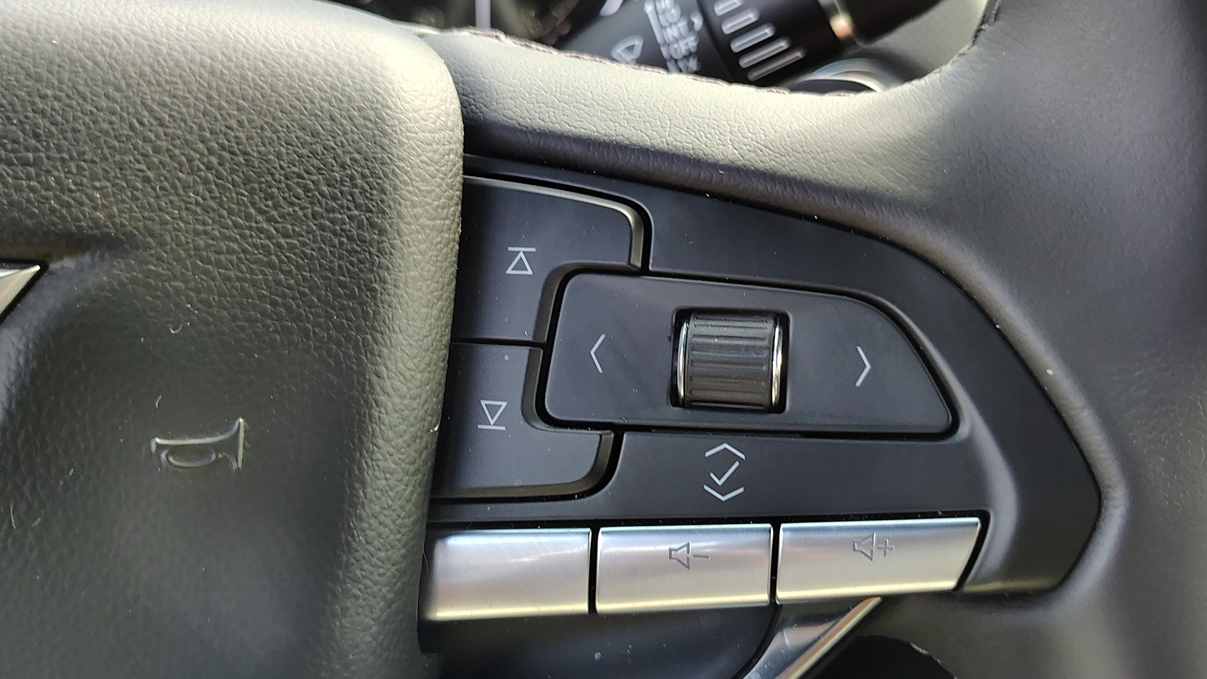 New 2025 Cadillac XT6 Luxury w/ LPO, Premium Carpet Package image 15