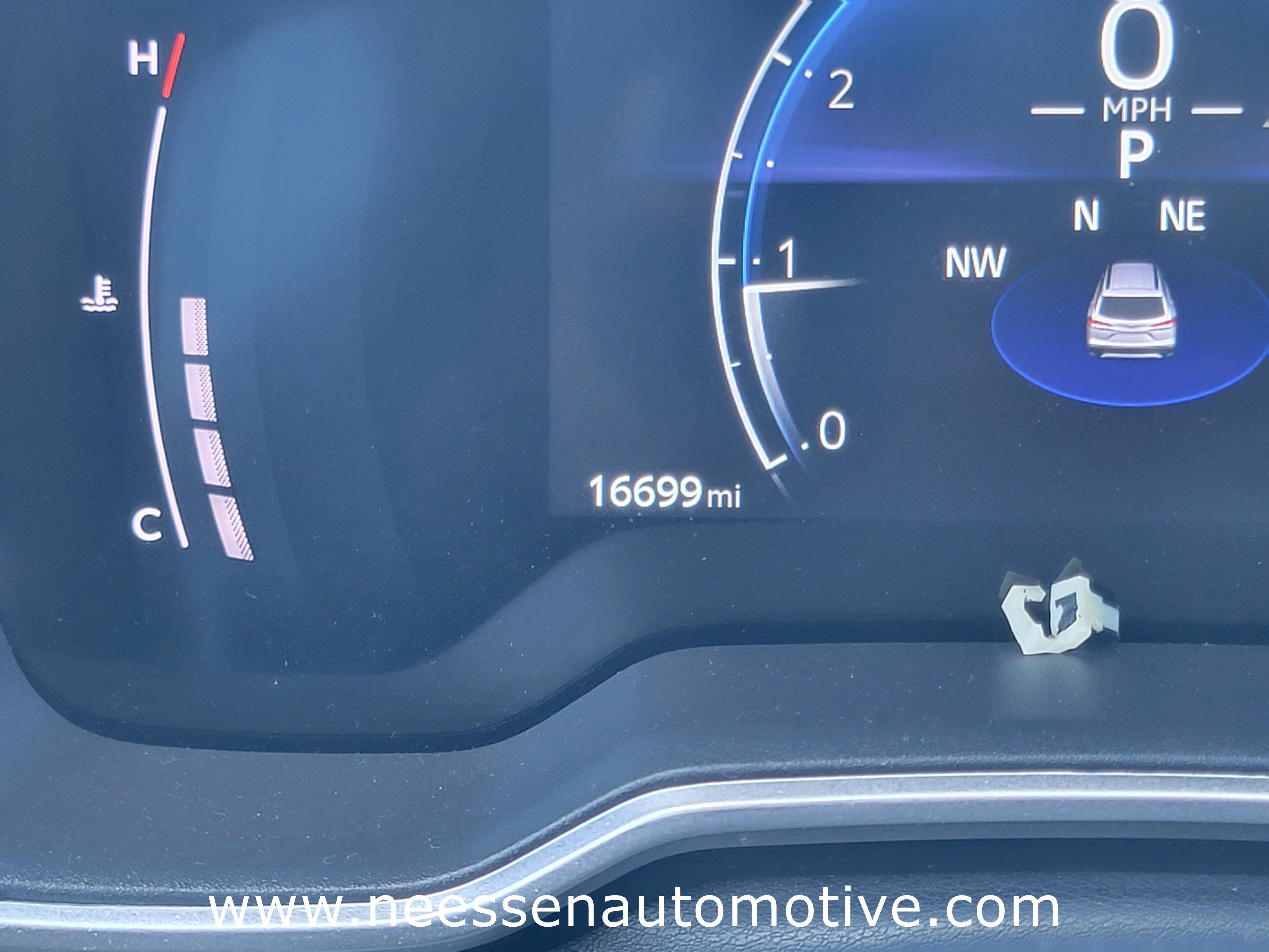 Used 2024 Toyota Corolla Cross XLE w/ Convenience Package image 22