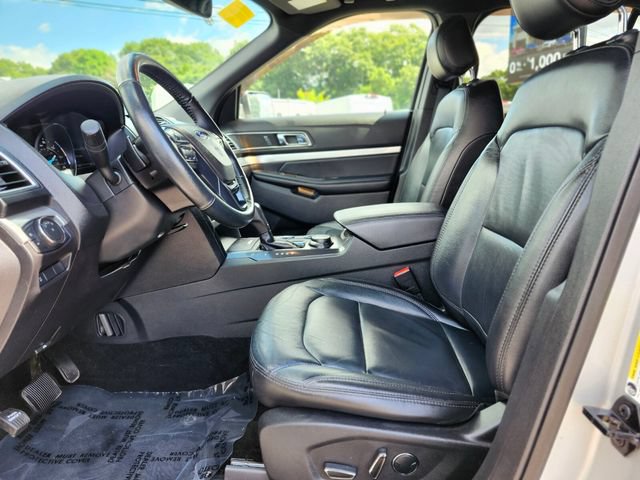 Certified 2017 Ford Explorer XLT w/ Equipment Group 202A AWD/4WD image 18