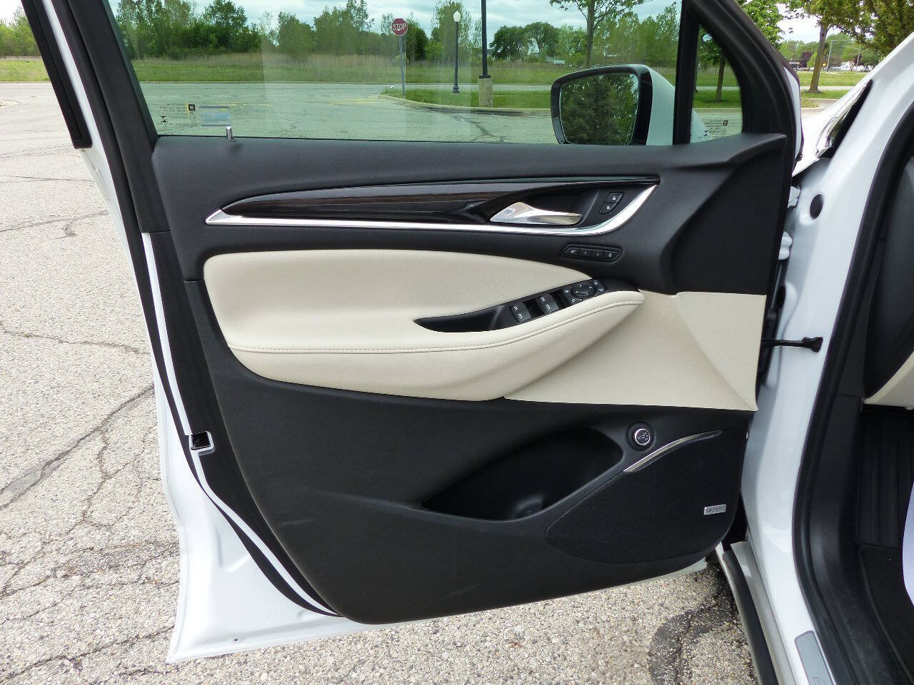 Used 2022 Buick Enclave Premium w/ Surround and Sites Package FWD image 20