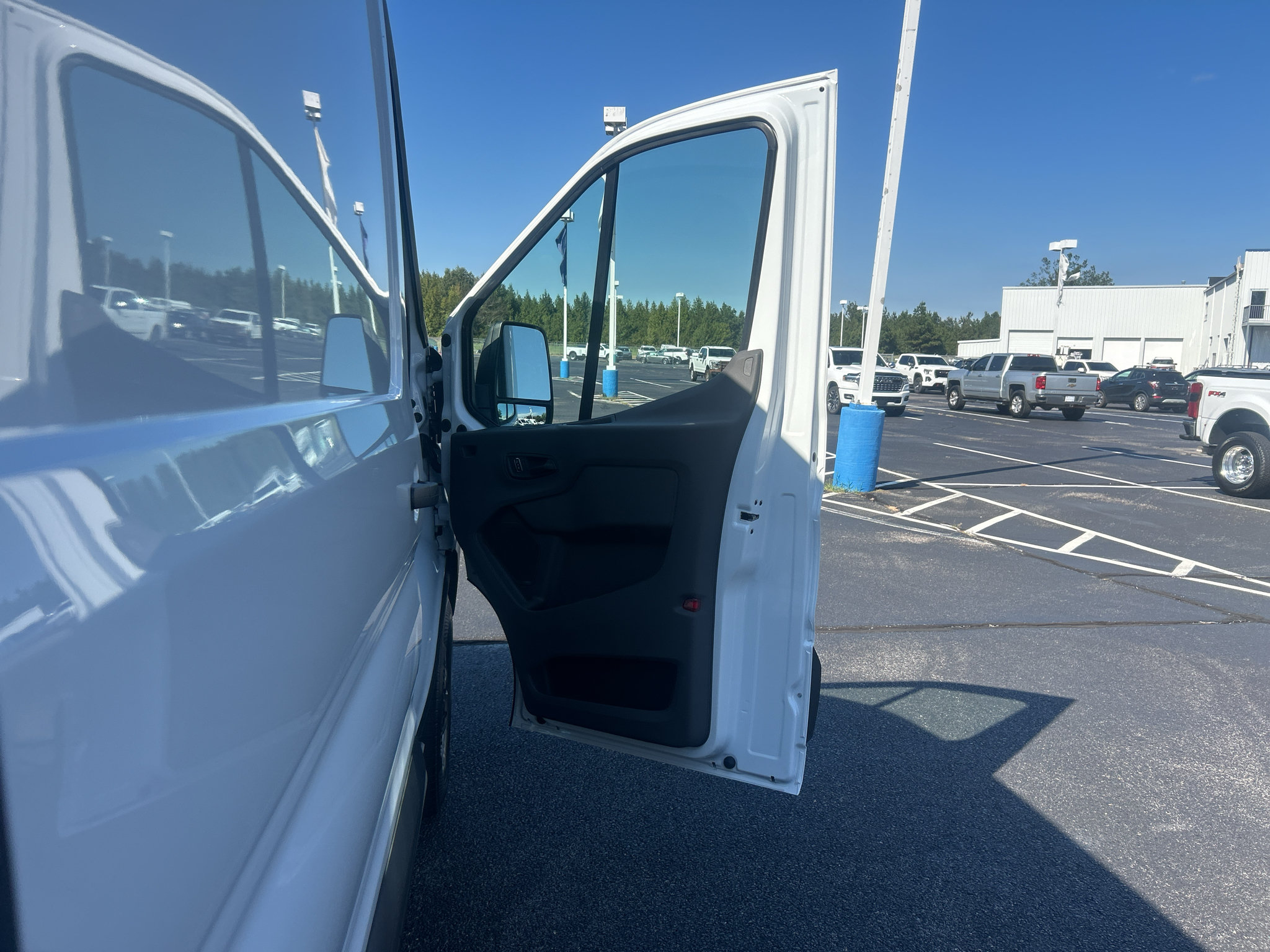 New 2027 Ford Transit 250 148 Medium Roof RWD image 21