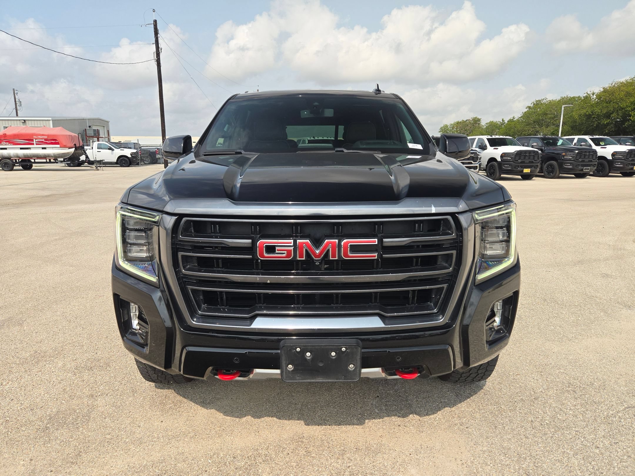 Used 2021 GMC Yukon XL AT4 w/ AT4 Premium Package AWD/4WD image 8