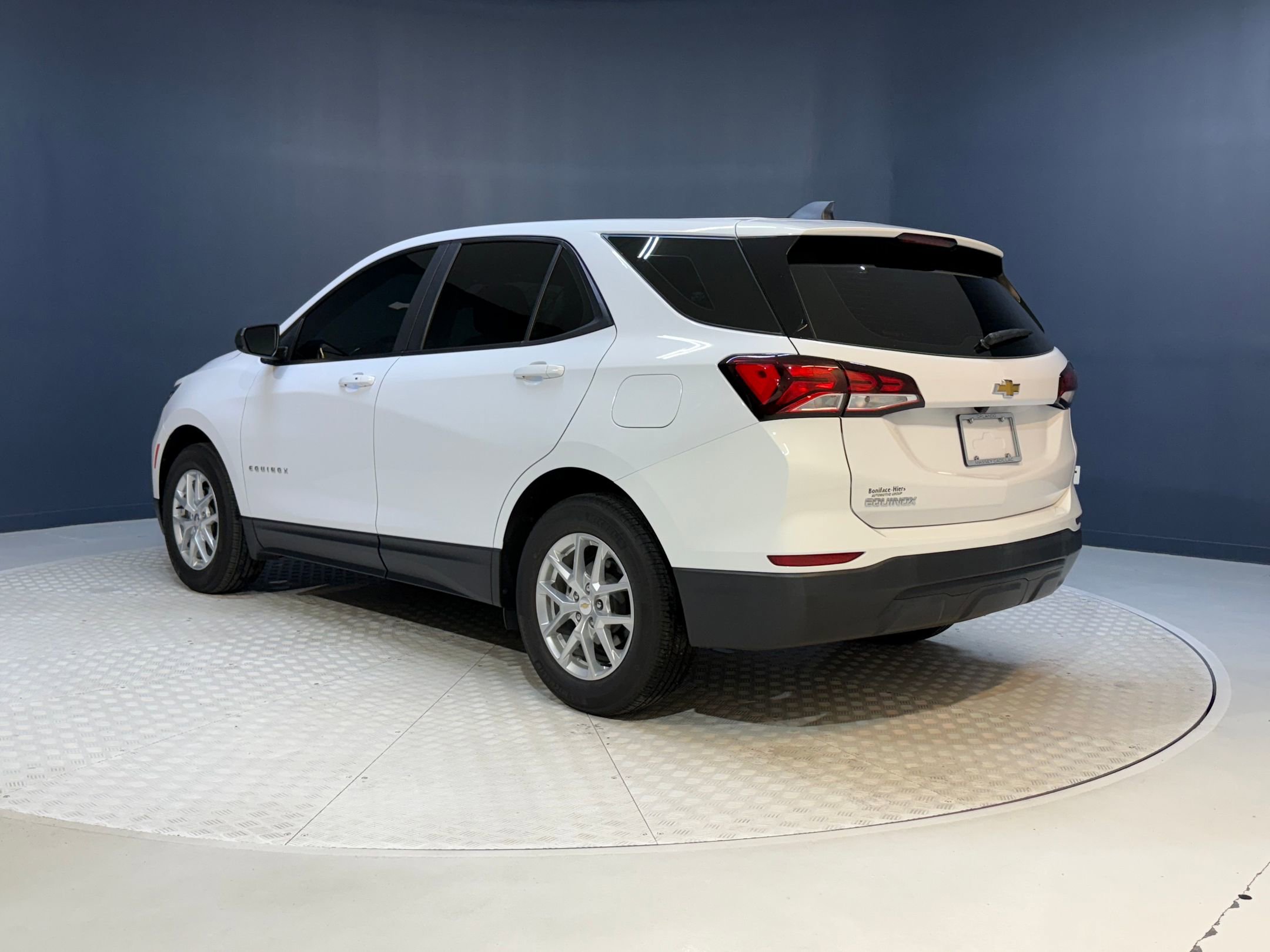 Used 2023 Chevrolet Equinox LS image 3