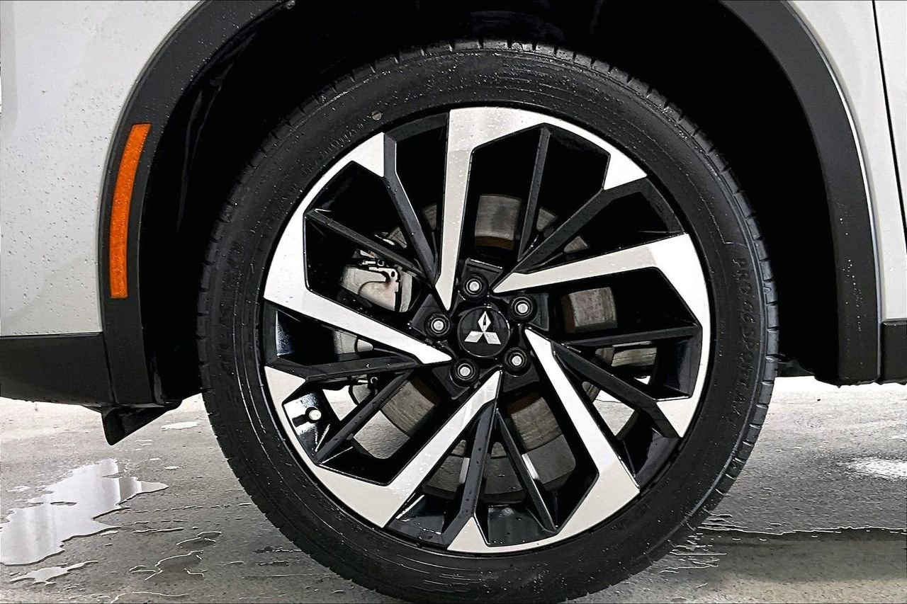 Used 2023 Mitsubishi Outlander SE image 8