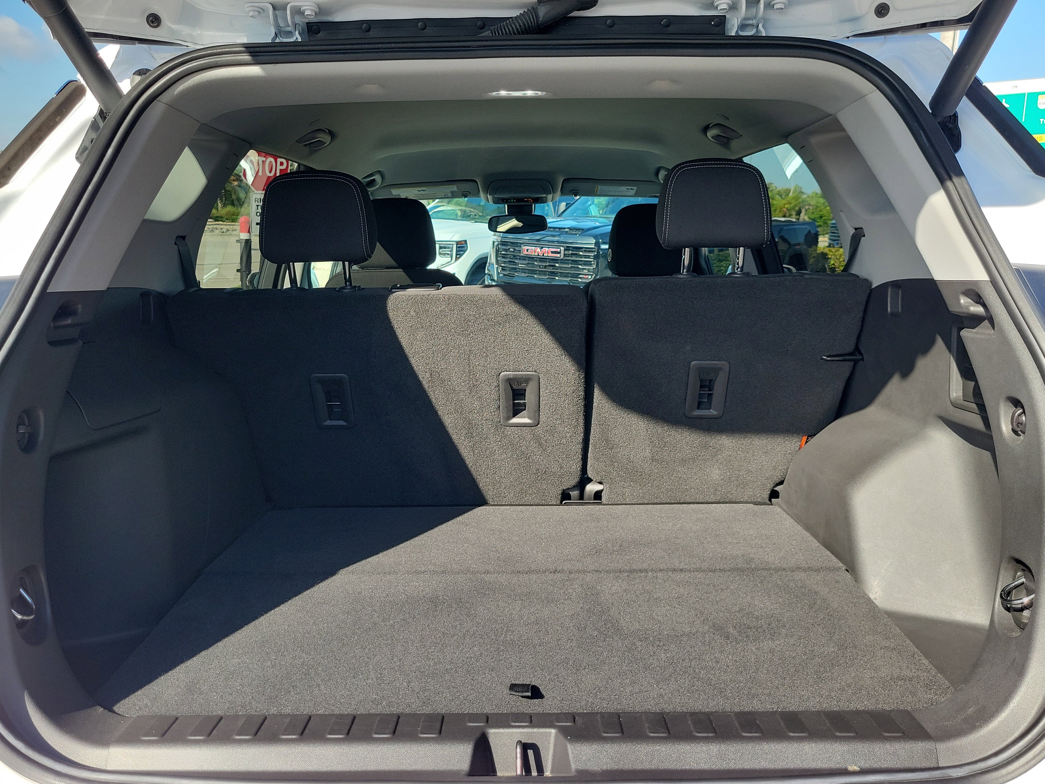 Used 2022 GMC Terrain SLE w/ Driver Convenience Package FWD image 16