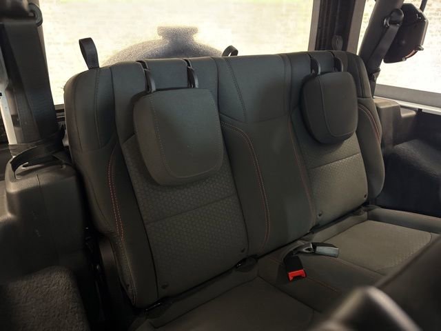 Used 2018 Jeep Wrangler Rubicon w/ Cold Weather Group image 15