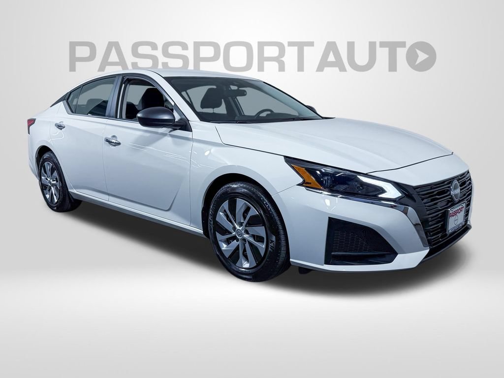Certified 2025 Nissan Altima 2.5 S FWD image 3