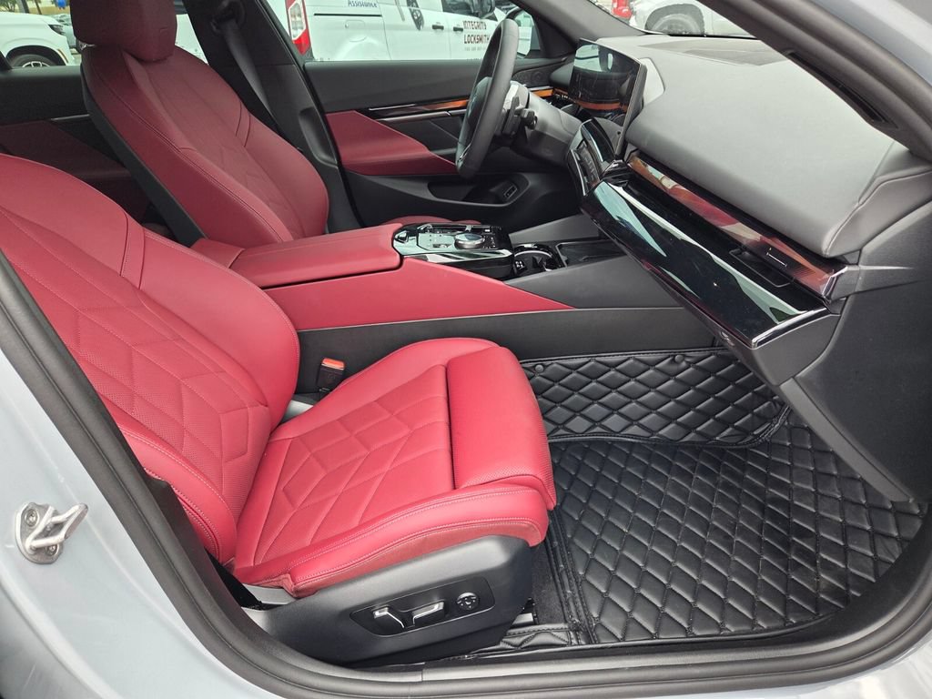 Used 2027 BMW 530i w/ M Sport Package RWD image 15