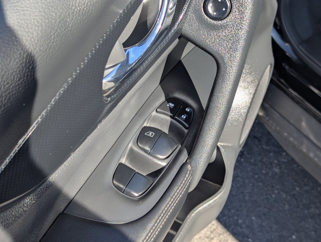 Used 2020 Nissan Rogue SL w/ Premium Package AWD/4WD image 17
