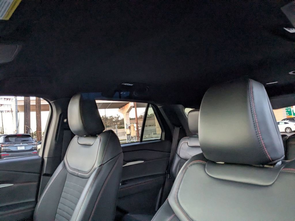 Used 2025 Ford Explorer ST-Line w/ ST-Line Street Pack image 22