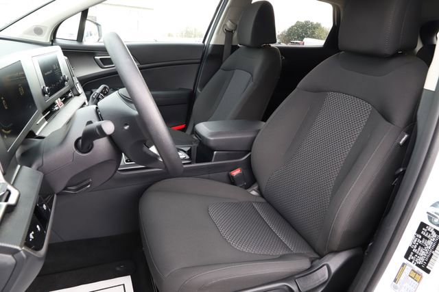 Used 2025 Kia Sportage LX image 7