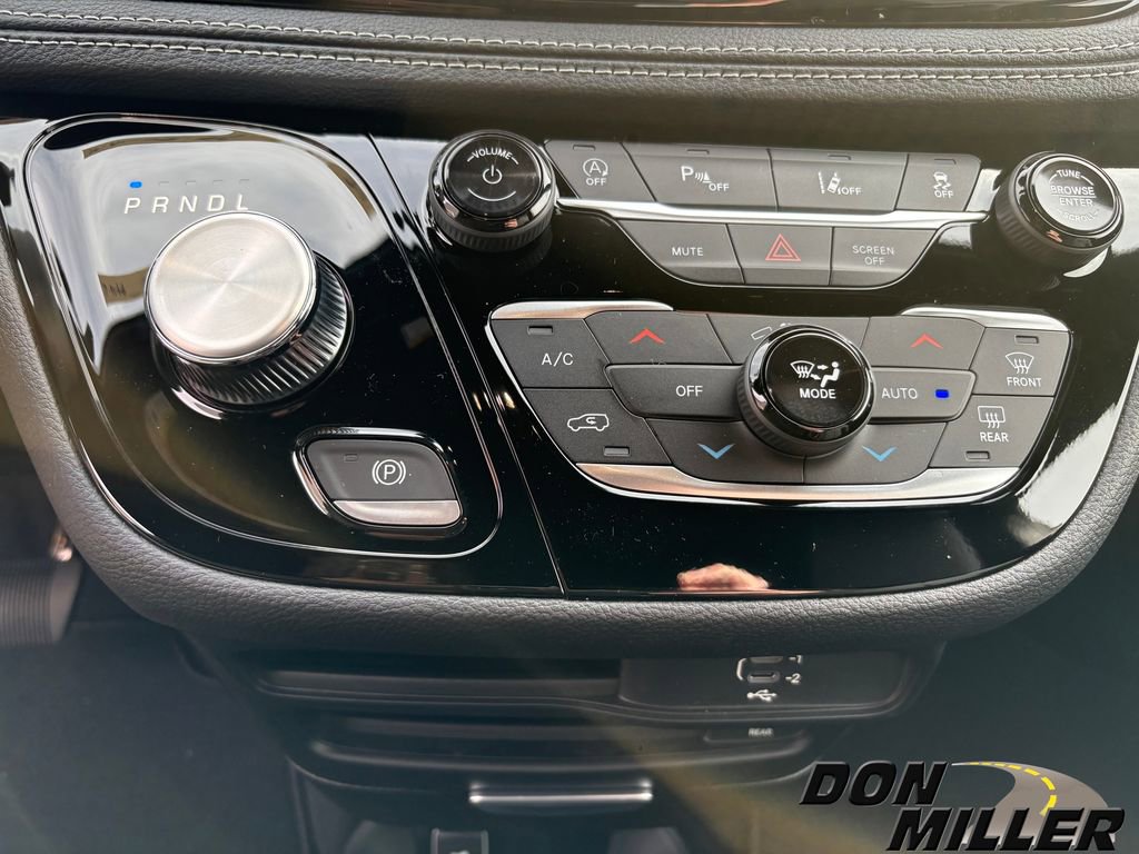 New 2026 Chrysler Pacifica Select image 17