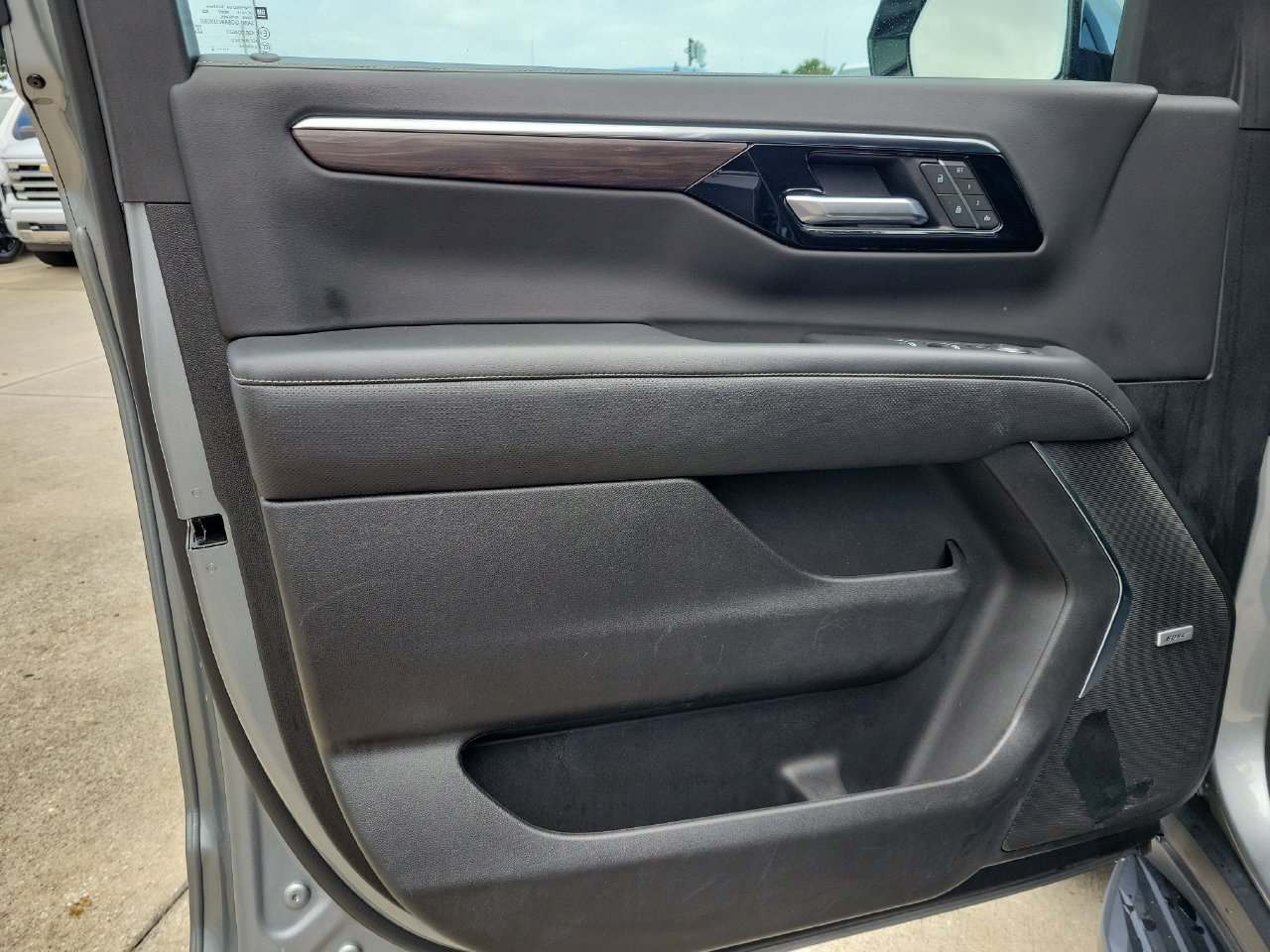 Certified 2025 Chevrolet Suburban Premier AWD/4WD image 17