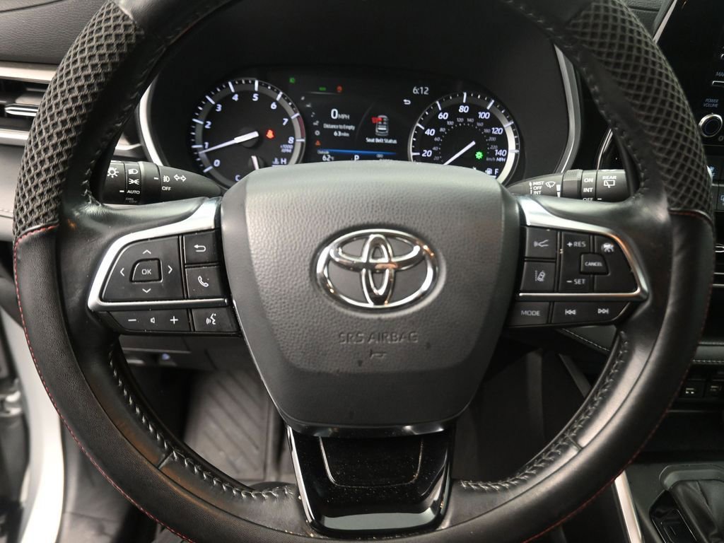 Used 2021 Toyota Highlander XLE image 7