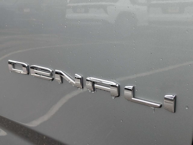 Used 2024 GMC Yukon Denali RWD image 13