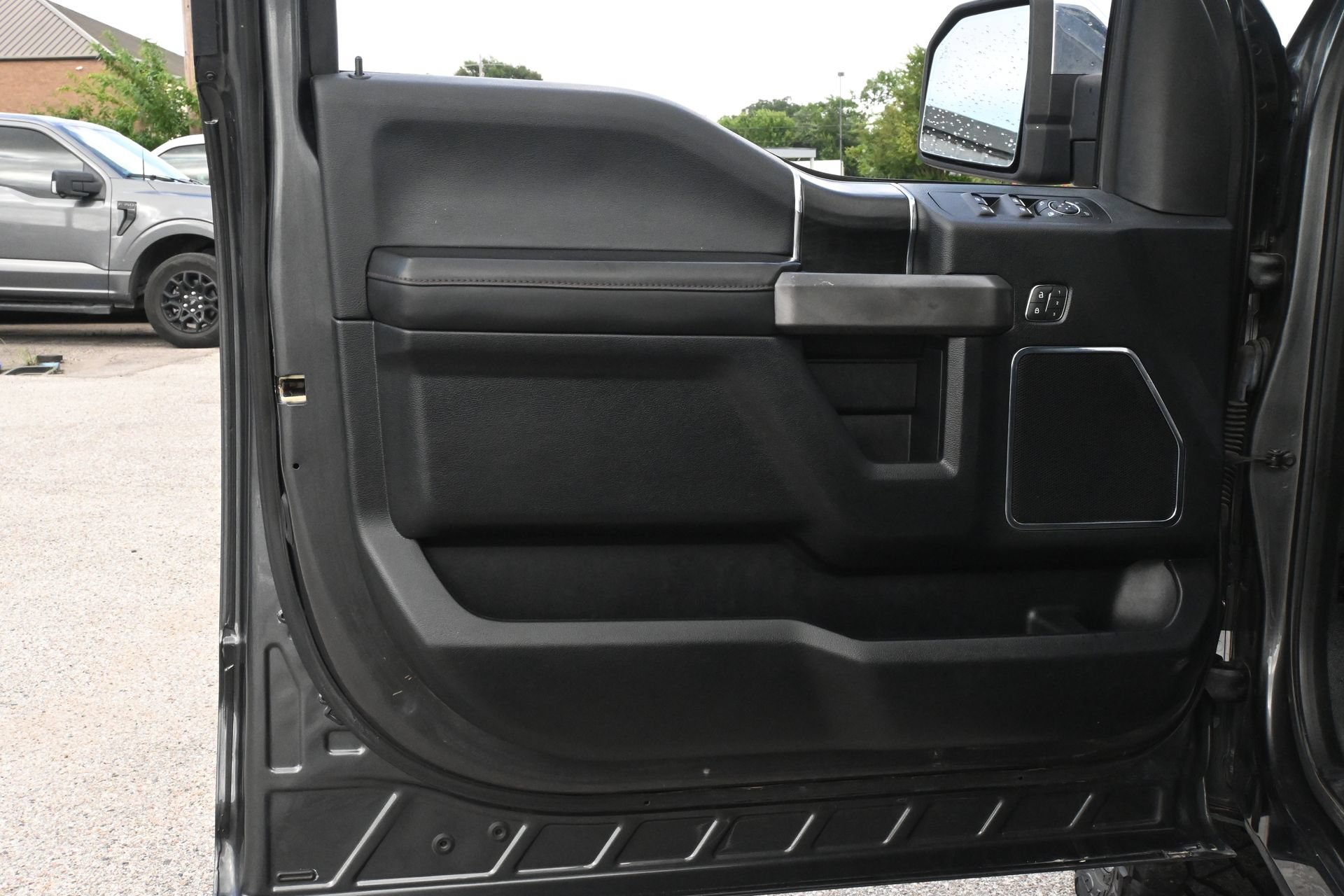 Used 2018 Ford F150 Platinum w/ Equipment Group 701A Luxury AWD/4WD image 18