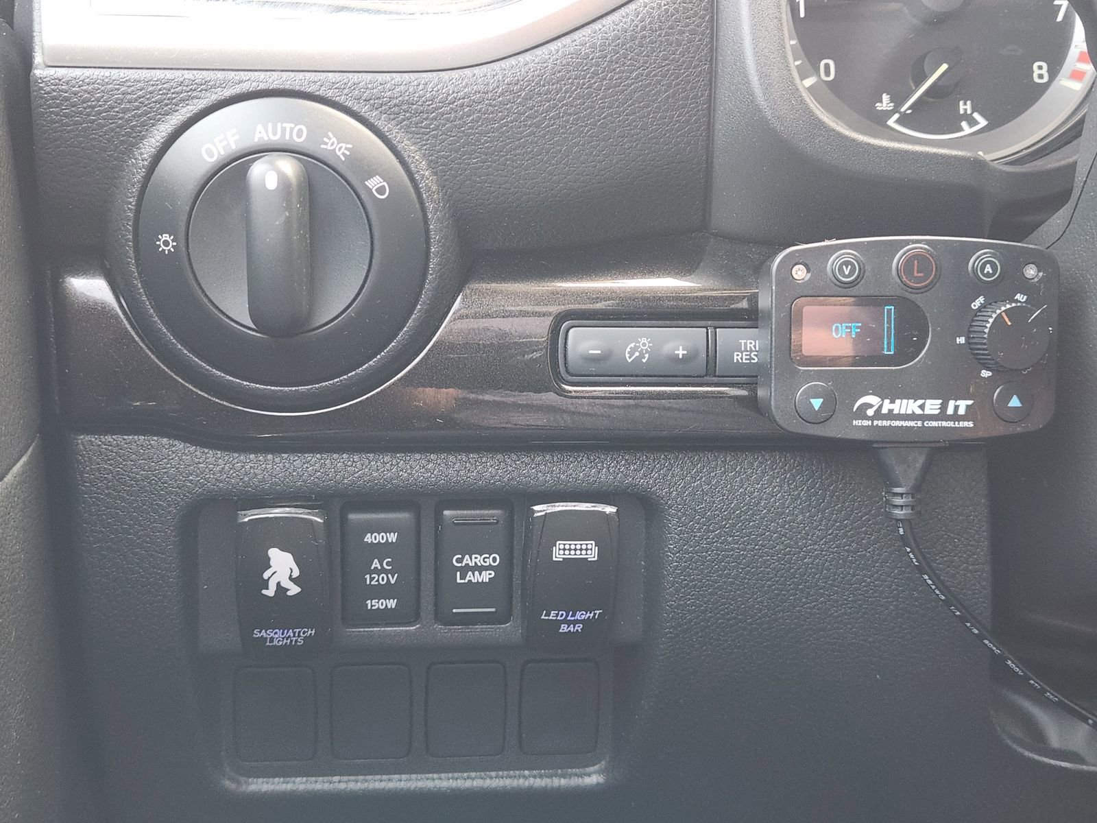 Used 2018 Nissan Titan SV w/ SV Convenience Package image 23