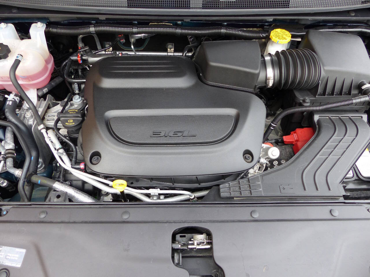 Used 2025 Chrysler Pacifica Select FWD image 29