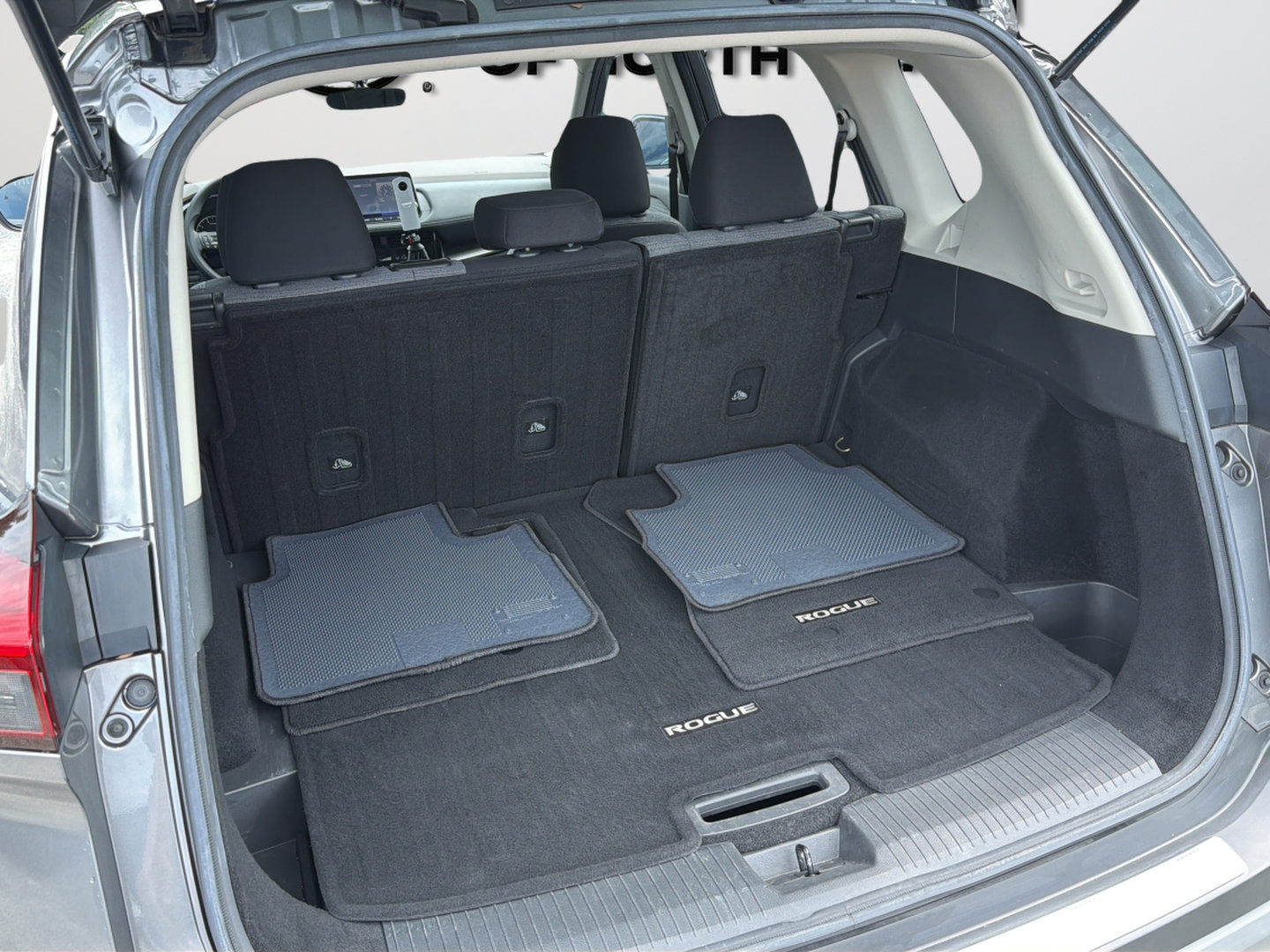 Used 2021 Nissan Rogue SV FWD image 37