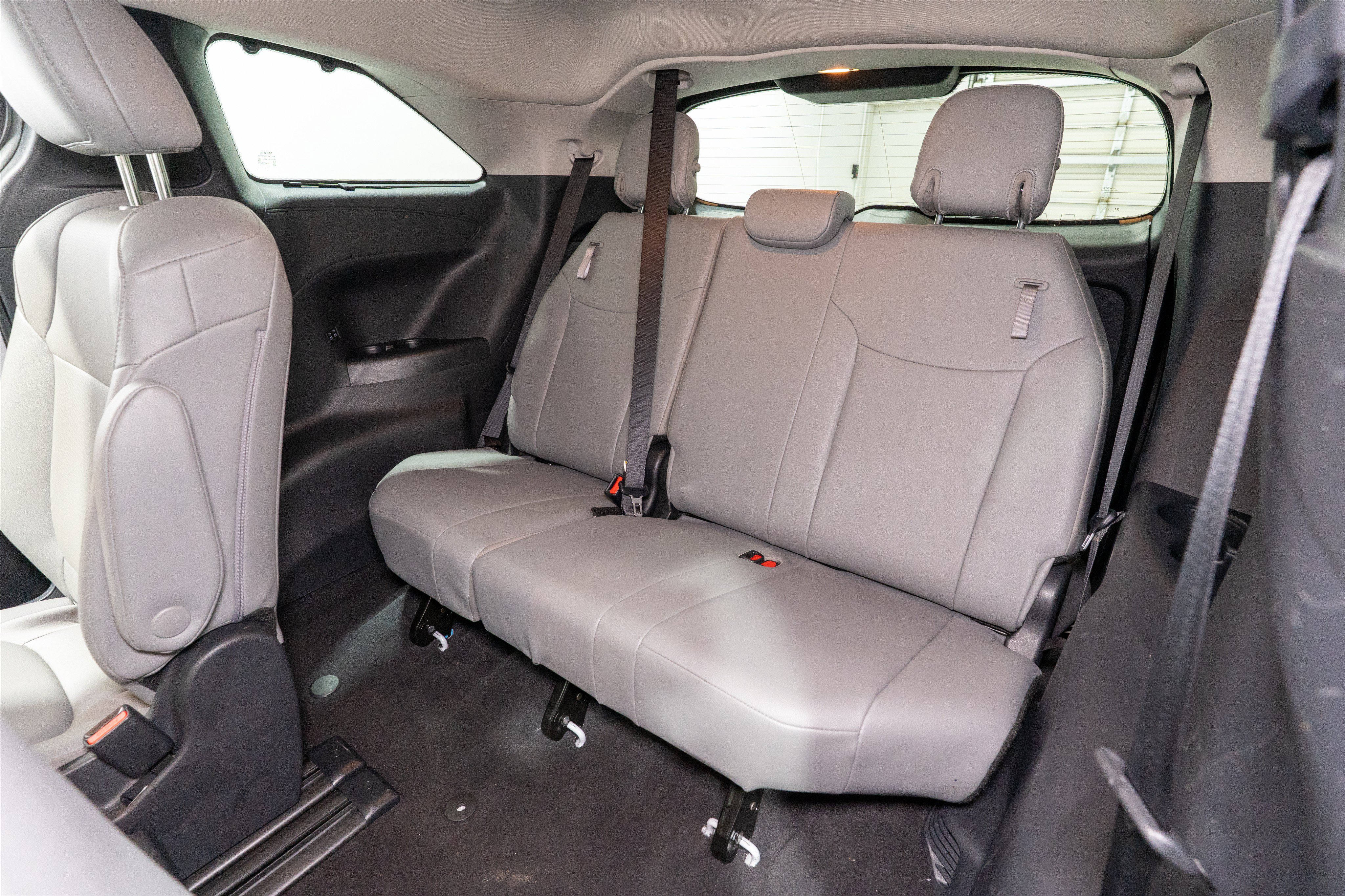 Used 2026 Toyota Sienna XLE FWD image 32