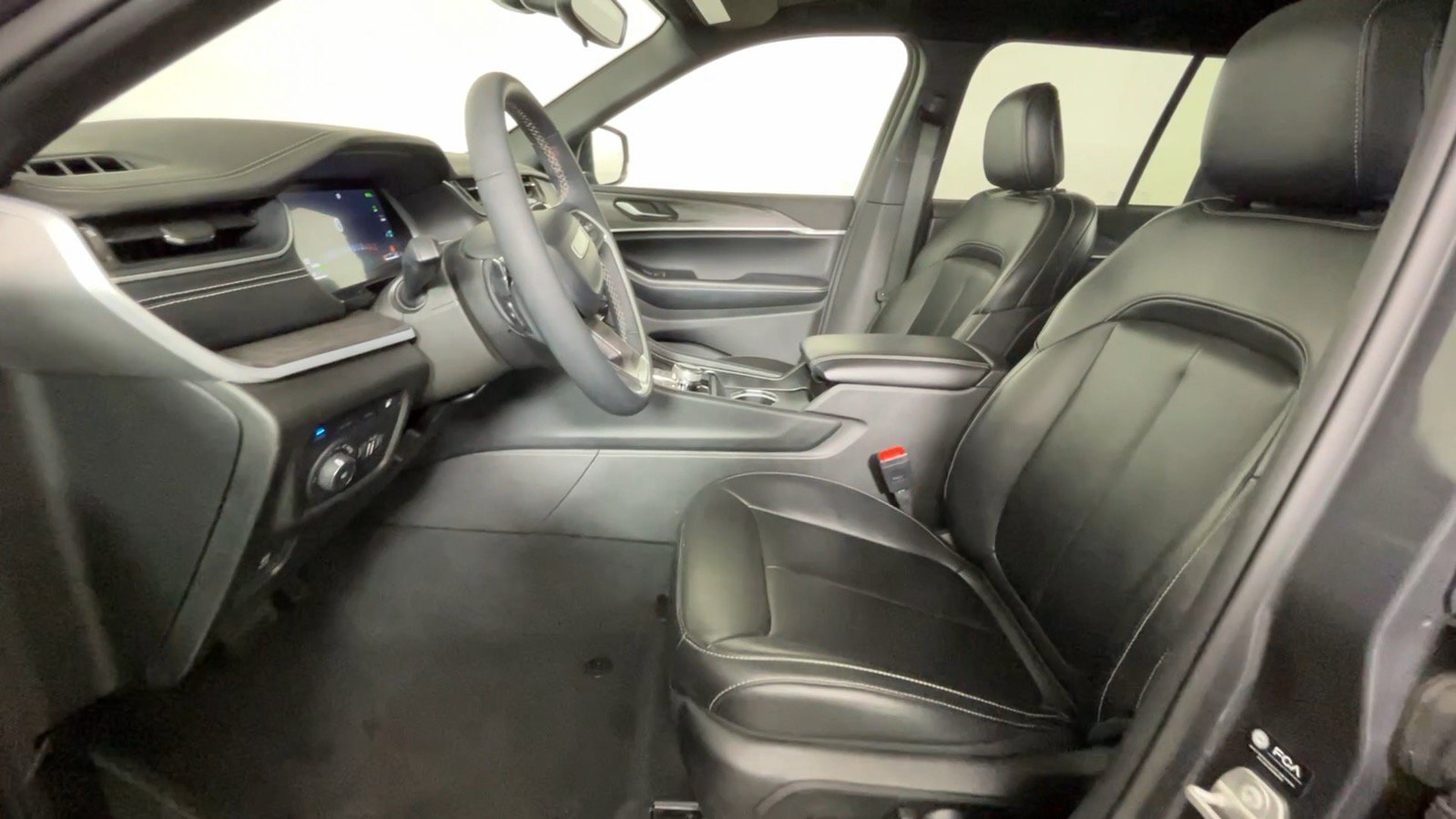 Used 2024 Jeep Grand Cherokee Limited 4xe w/ Trailer Tow Package AWD/4WD image 26